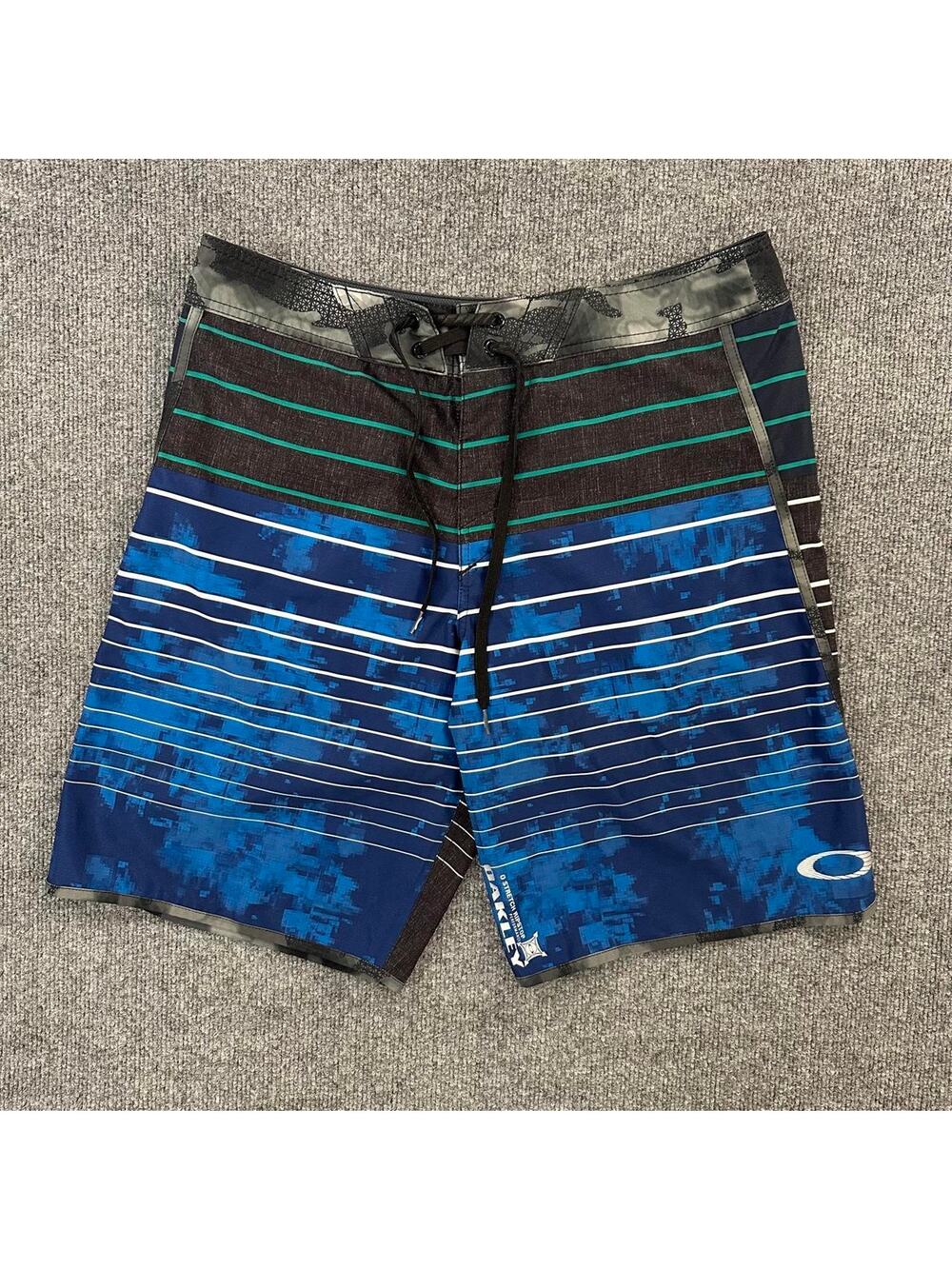 Oakley Men’s Blade Straight Edge Board Shorts Striped Swim Trucks Beach Lake 33
